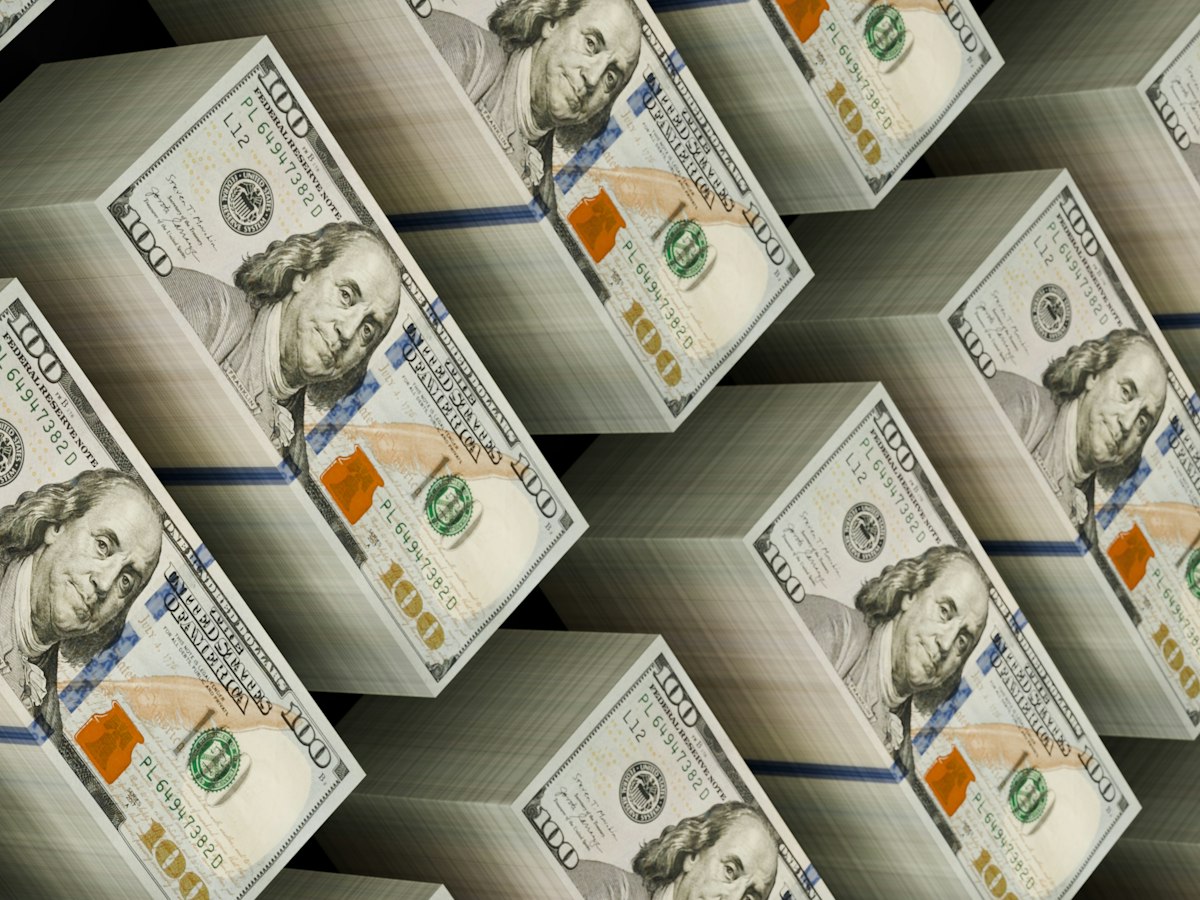 Fed tăng lãi suất lần đầu sau ba năm, tỷ giá trung tâm lên 25.637