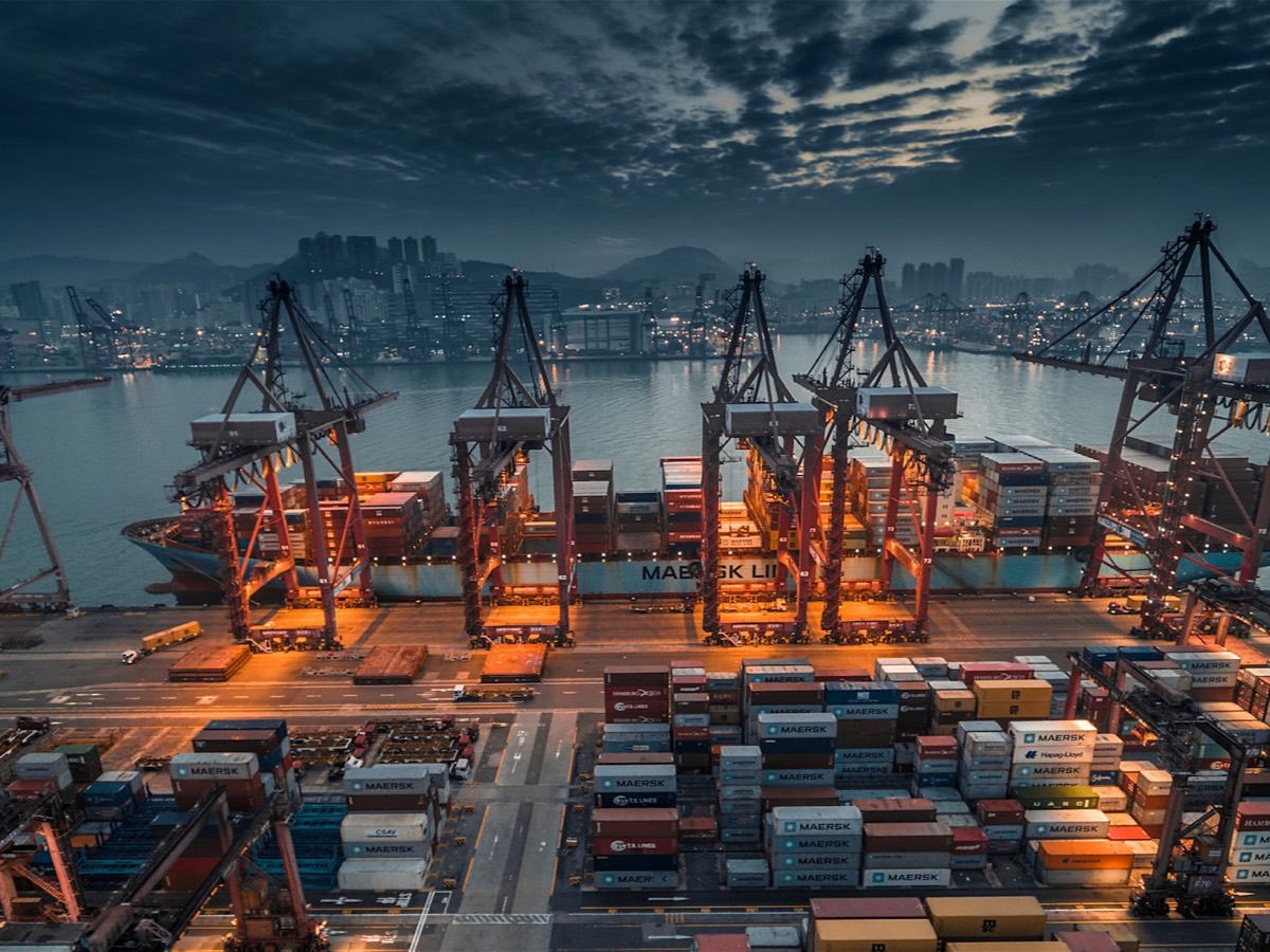 Giá USD liên ngân hàng tăng lên 25.930 đồng, tháng 9 xuất siêu trở lại